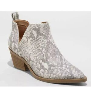 NEW Universal Thread White Women's Cari Snake Print Cut Out Ankle Bootie 9.5